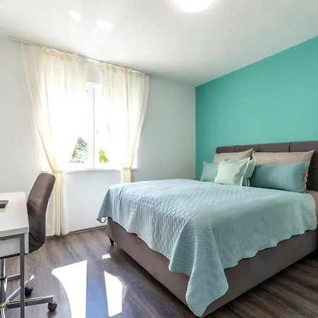 New Luxury Bella * Split